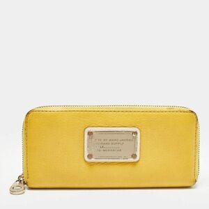 👜 Marc by Marc Jacobs Classic Q Vertical Zip Around Wallet